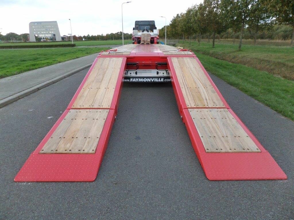 Faymonville F-S48-1AAA Extendable 8 axle semi low loader with hydraulic ramps (37)